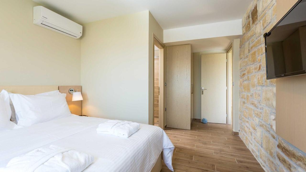 Villa Emilia I Luxury, Amazing Seaview, Next To The Town Kíssamos Exterior foto